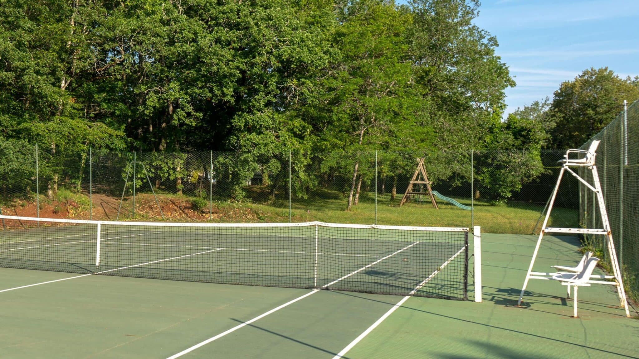 Terrain de tennis privatif du grand gîte du Clos des Aubiers