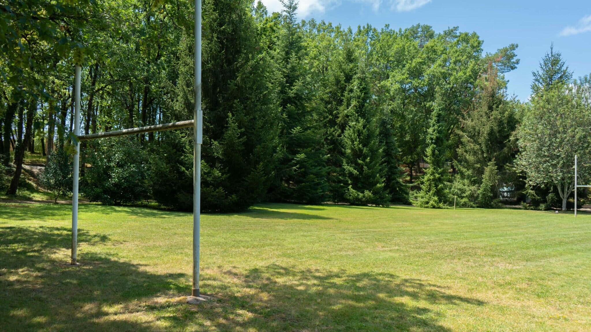 Terrain de rugby, multisport du grand gîte 15 personne du Clos des Aubiers