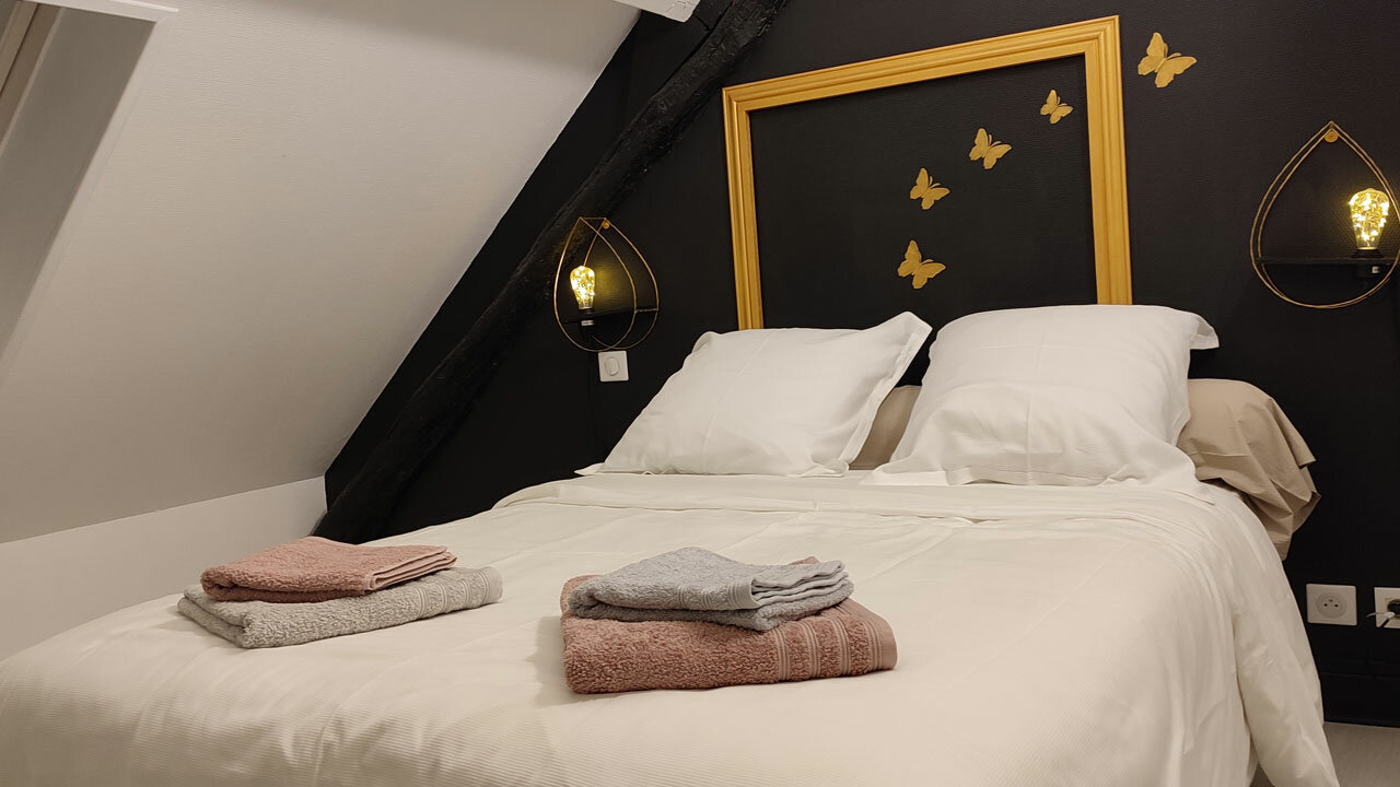 Chambre papillon avec lit double du grand gîte 15 personnes du Clos des Aubiers