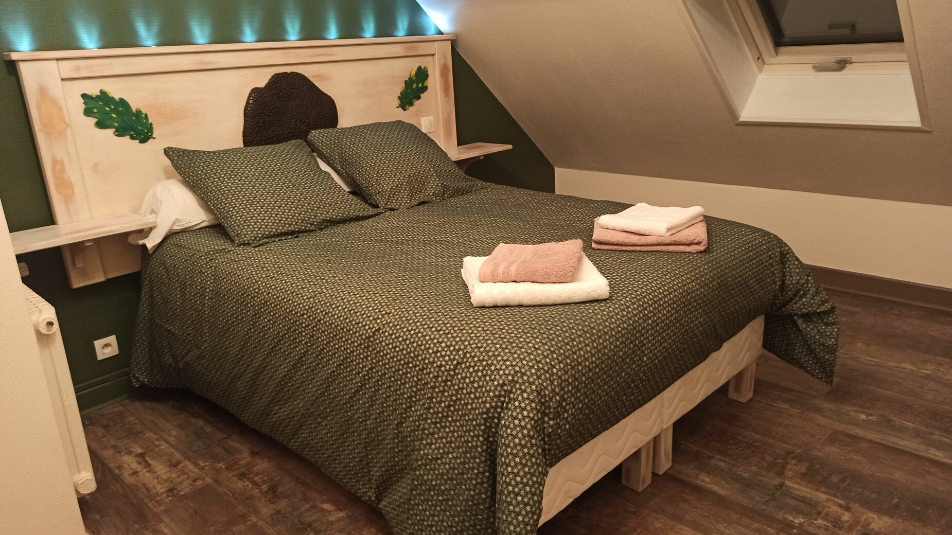 Chambre truffe avec lit double du grand gîte 15 personnes du Clos des Aubiers