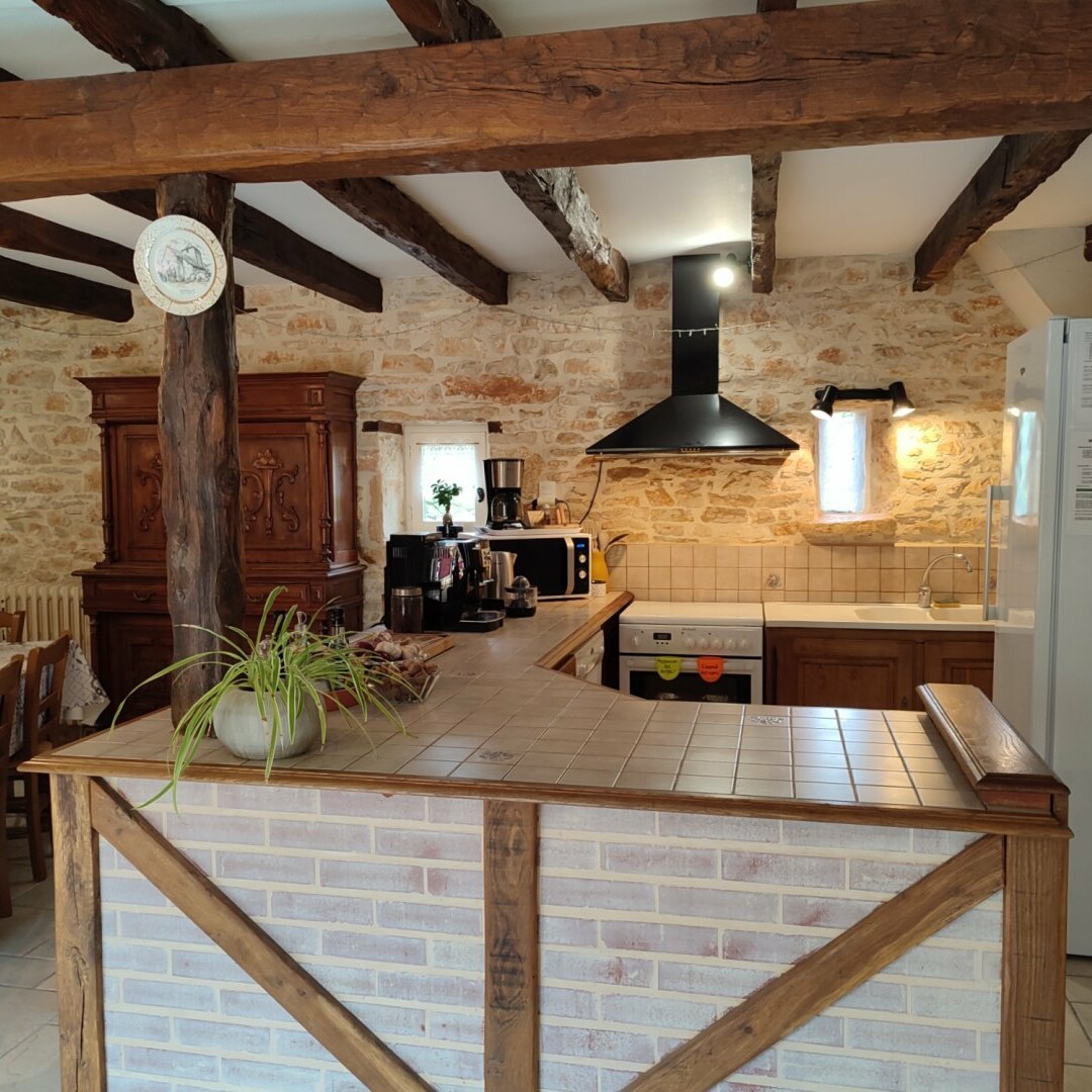 Cuisine &eacute;quip&eacute;e du grand g&icirc;te 15 personnes du Clos des Aubiers