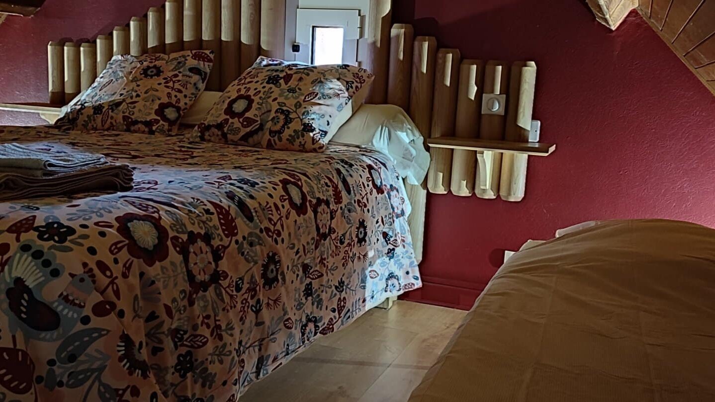 Chambre mezzanine avec lit double du grand gîte 15 personnes du Clos des Aubiers