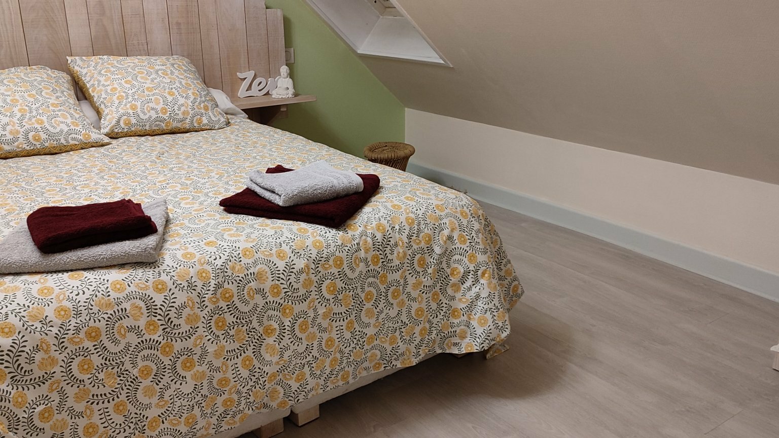 Chambre zen avec lit double du grand gîte 15 personnes du Clos des Aubiers